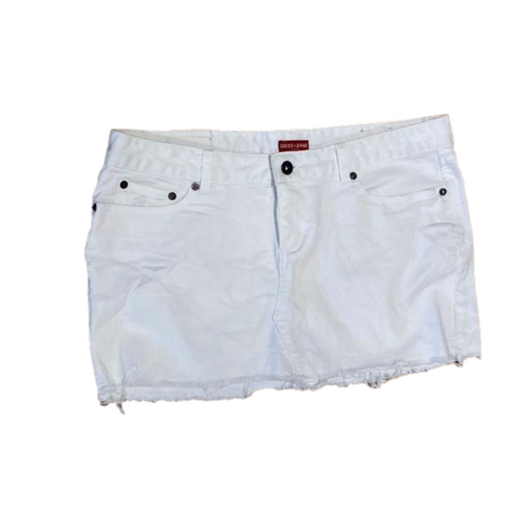 Guess Dresses & Skirts - 𝅺WHITE GUESS skirt